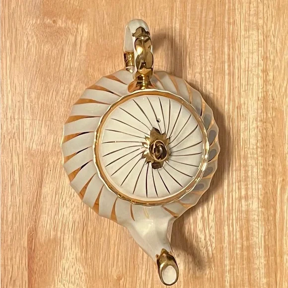 Vintage Tea Pot - Picture 3 of 5